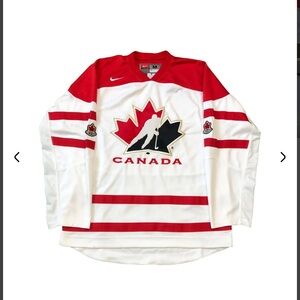 Nike Canada Juniors Maple Leaf Striped Jersey Team Canada hockey jersey large